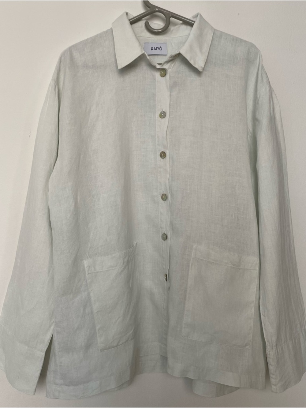 Soft Linen Set with Shell Buttons - Picture 4 of 16